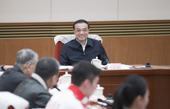 李克強(qiáng)主持召開(kāi)教科文衛(wèi)體界人士和基層群眾代表座談會(huì) 聽(tīng)取對(duì)政府工作報(bào)告的意見(jiàn)建議