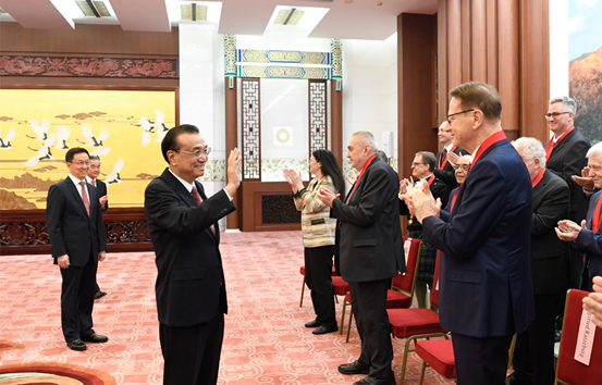 李克強(qiáng)會(huì)見2020和2021年度中國政府友誼獎(jiǎng)獲獎(jiǎng)外國專家